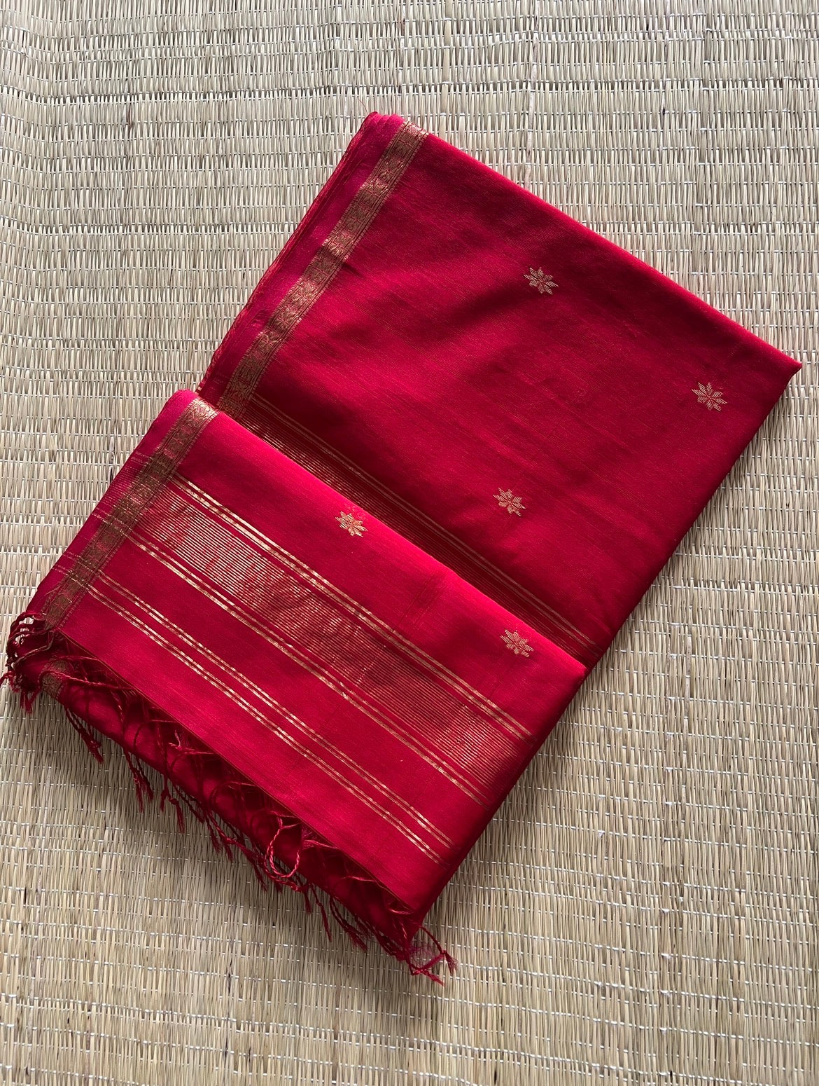 Self Red Chameli Maheshwari Handloom Silk Cotton Saree