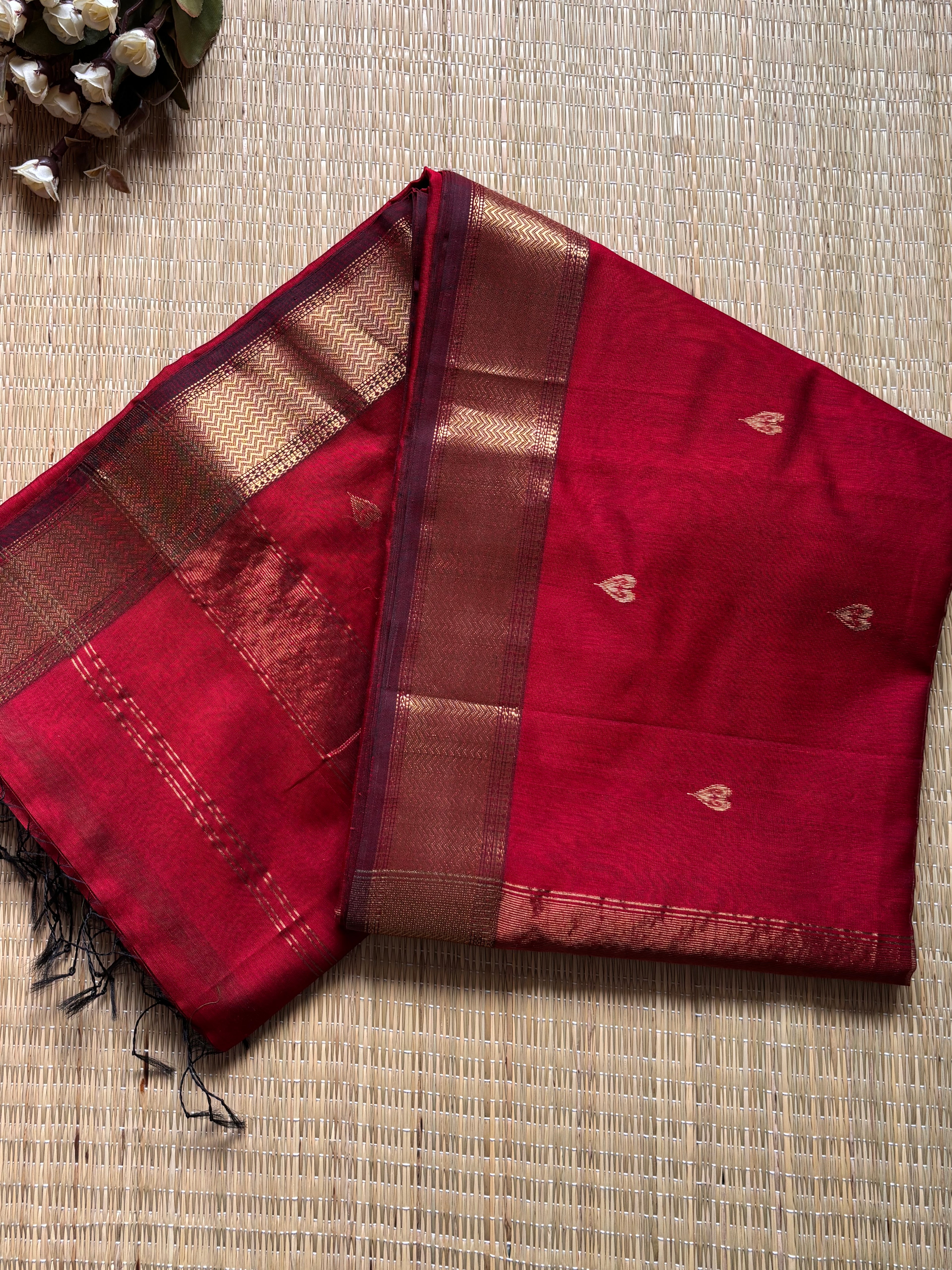 Heart Butti Red Maheshwari Handloom Silk Cotton Saree