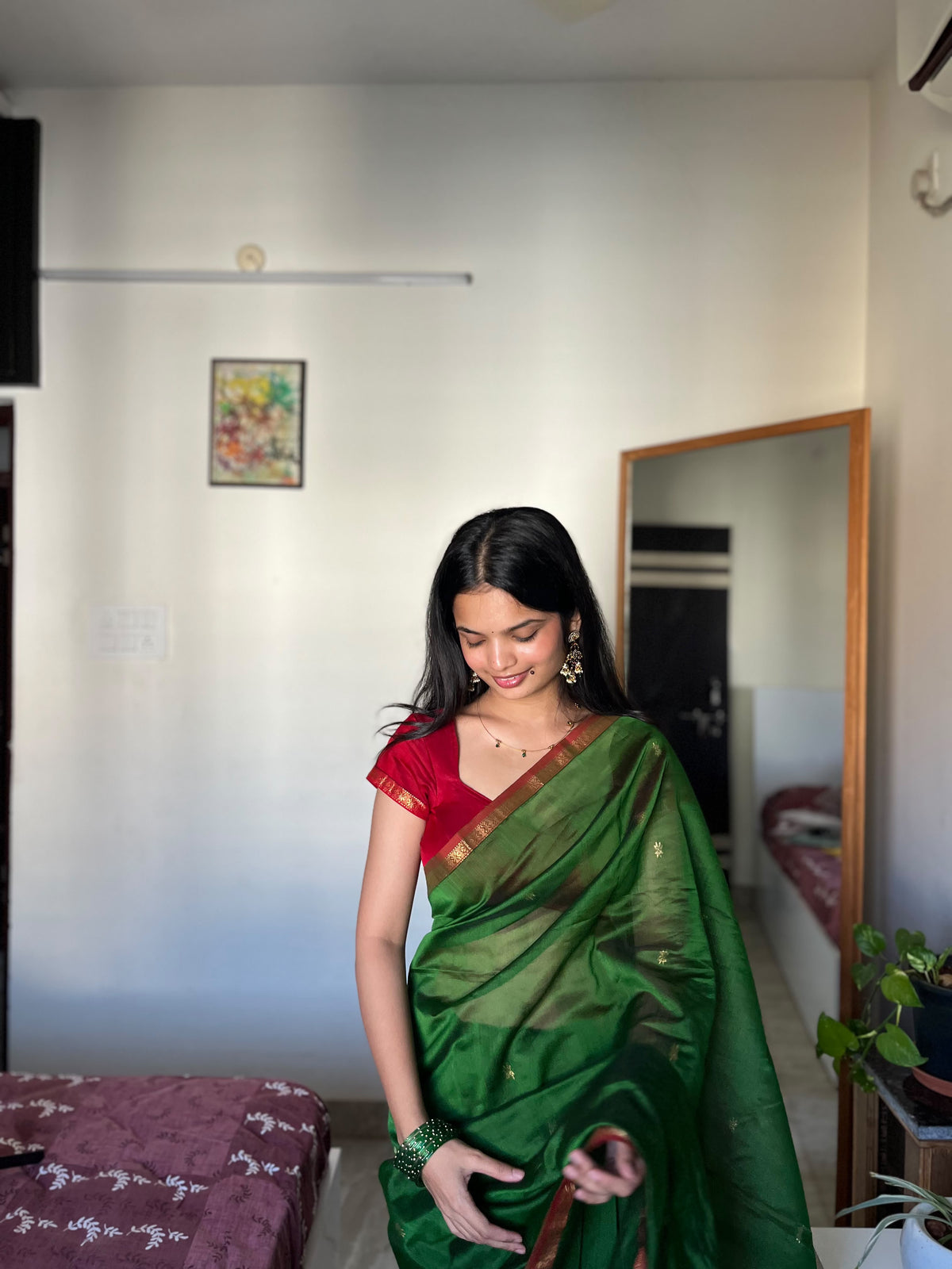 Sai Chameli Green Red Maheshwari Handloom Silk & Cotton Saree