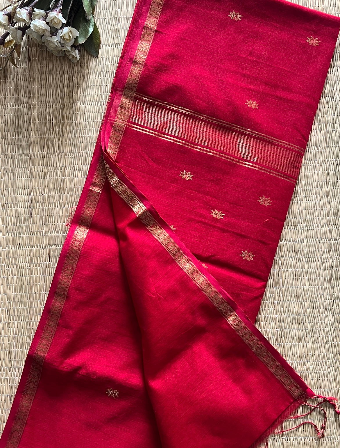 Self Red Chameli Maheshwari Handloom Silk Cotton Saree