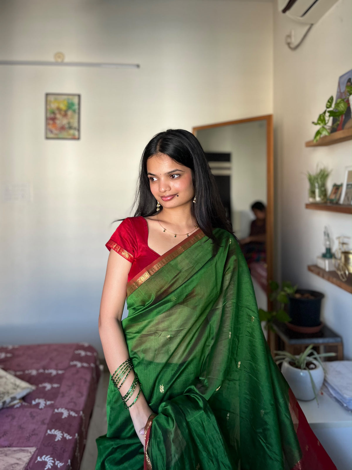Sai Chameli Green Red Maheshwari Handloom Silk & Cotton Saree
