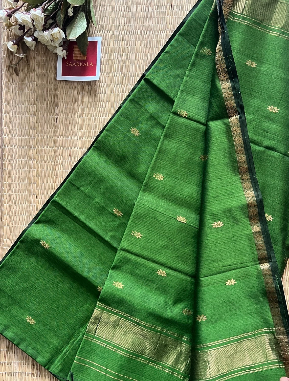Hariyali self Green Maheshwari Handwoven Saree with Gold Zari Border