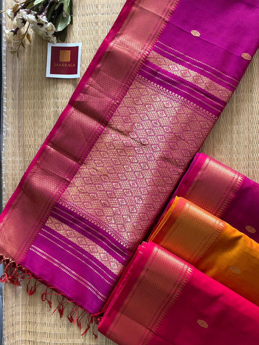 Jala Pallu Magenta Maheshwari Handloom Saree