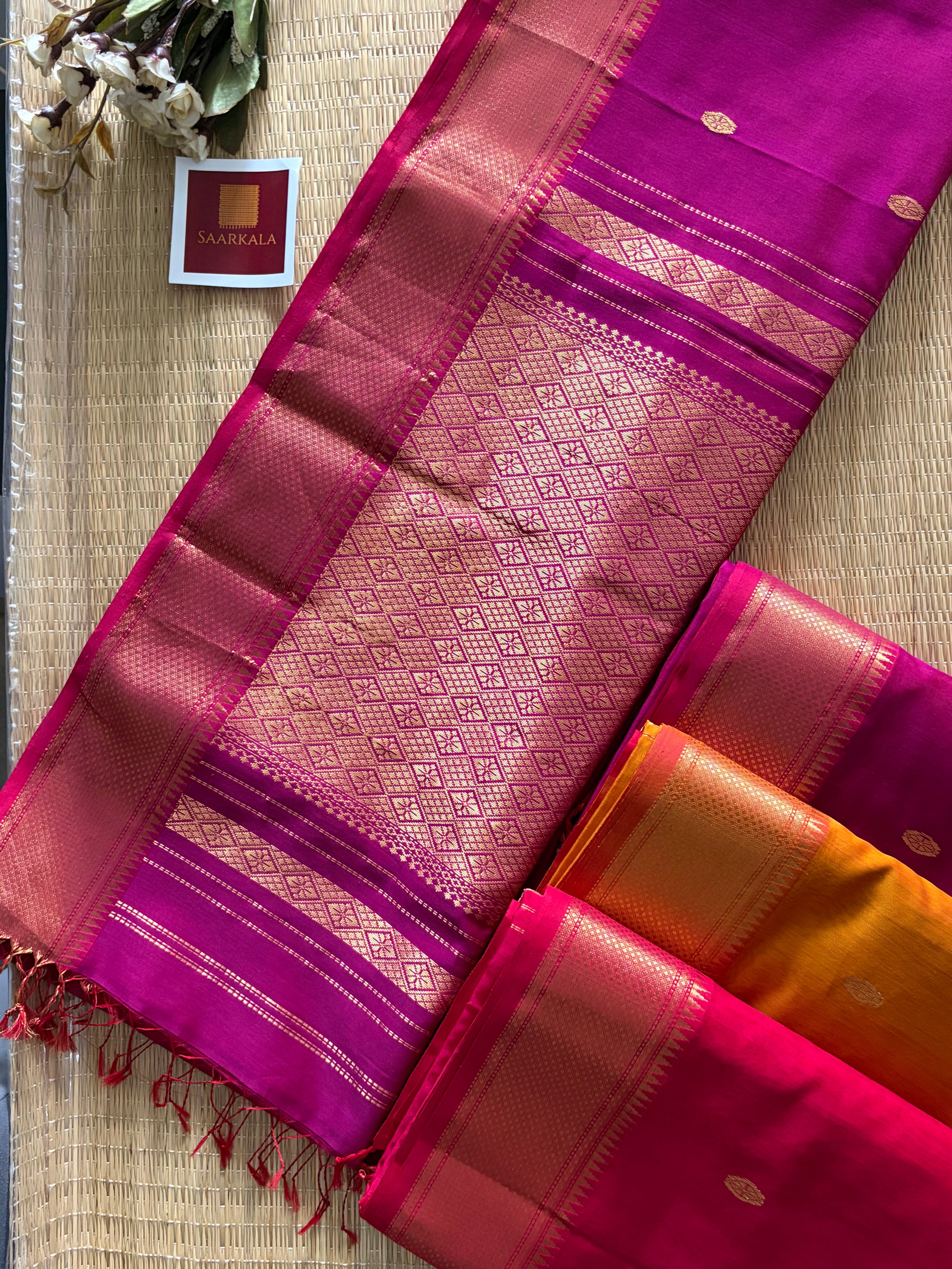 Jala Pallu Magenta Maheshwari Handloom Saree