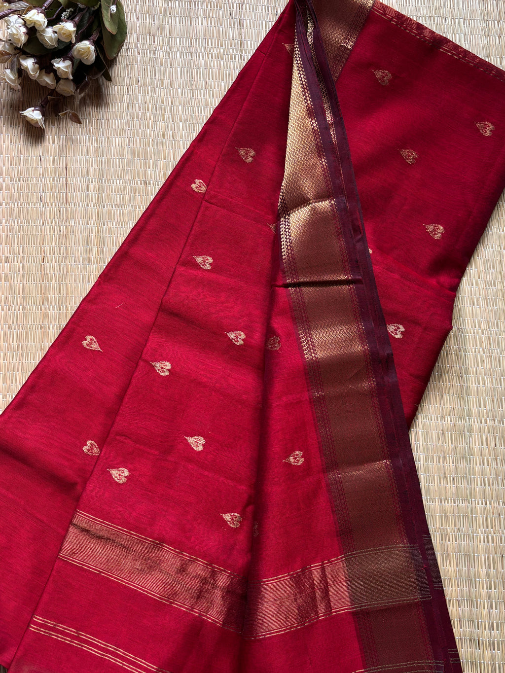 Heart Butti Red Maheshwari Handloom Silk Cotton Saree