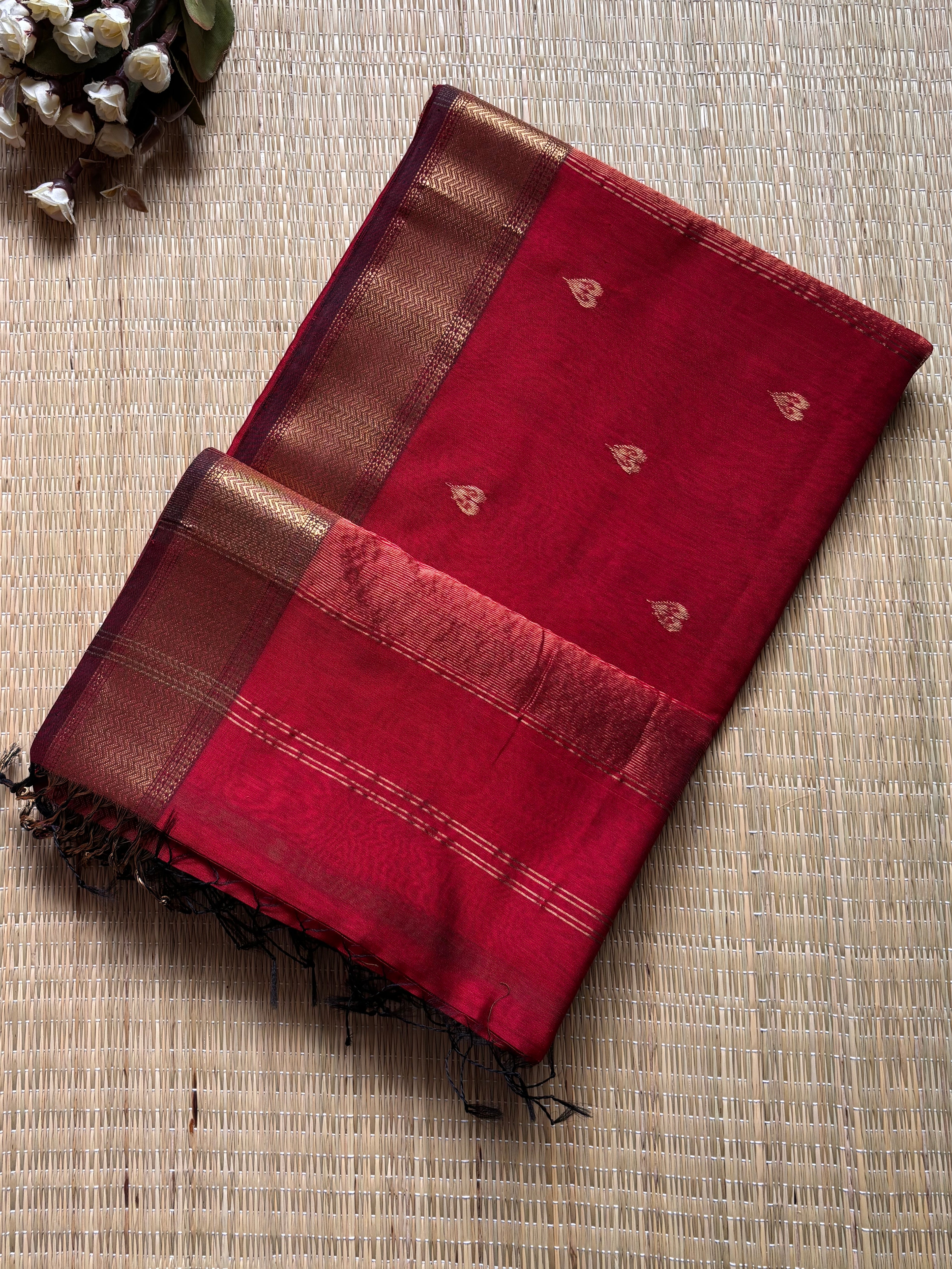 Heart Butti Red Maheshwari Handloom Silk Cotton Saree