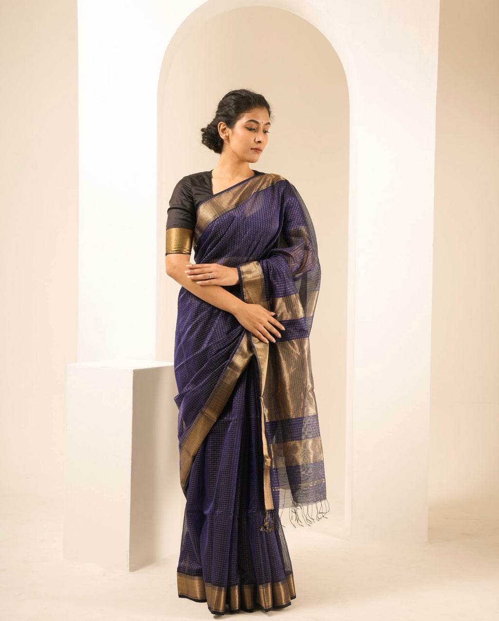 Checks Violet Maheshwari Handloom Saree