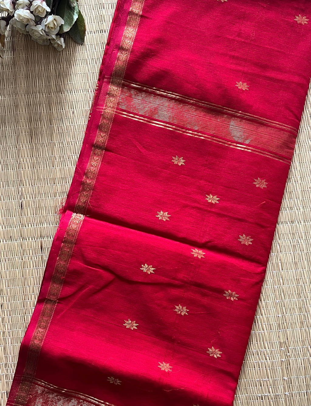 Self Red Chameli Maheshwari Handloom Silk Cotton Saree