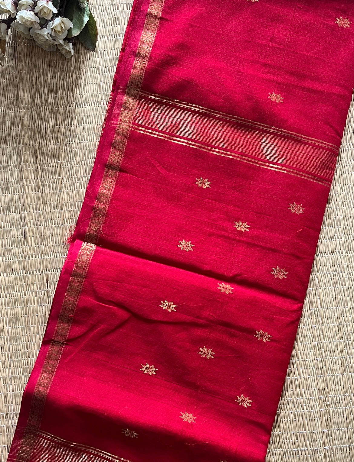 Self Red Chameli Maheshwari Handloom Silk Cotton Saree