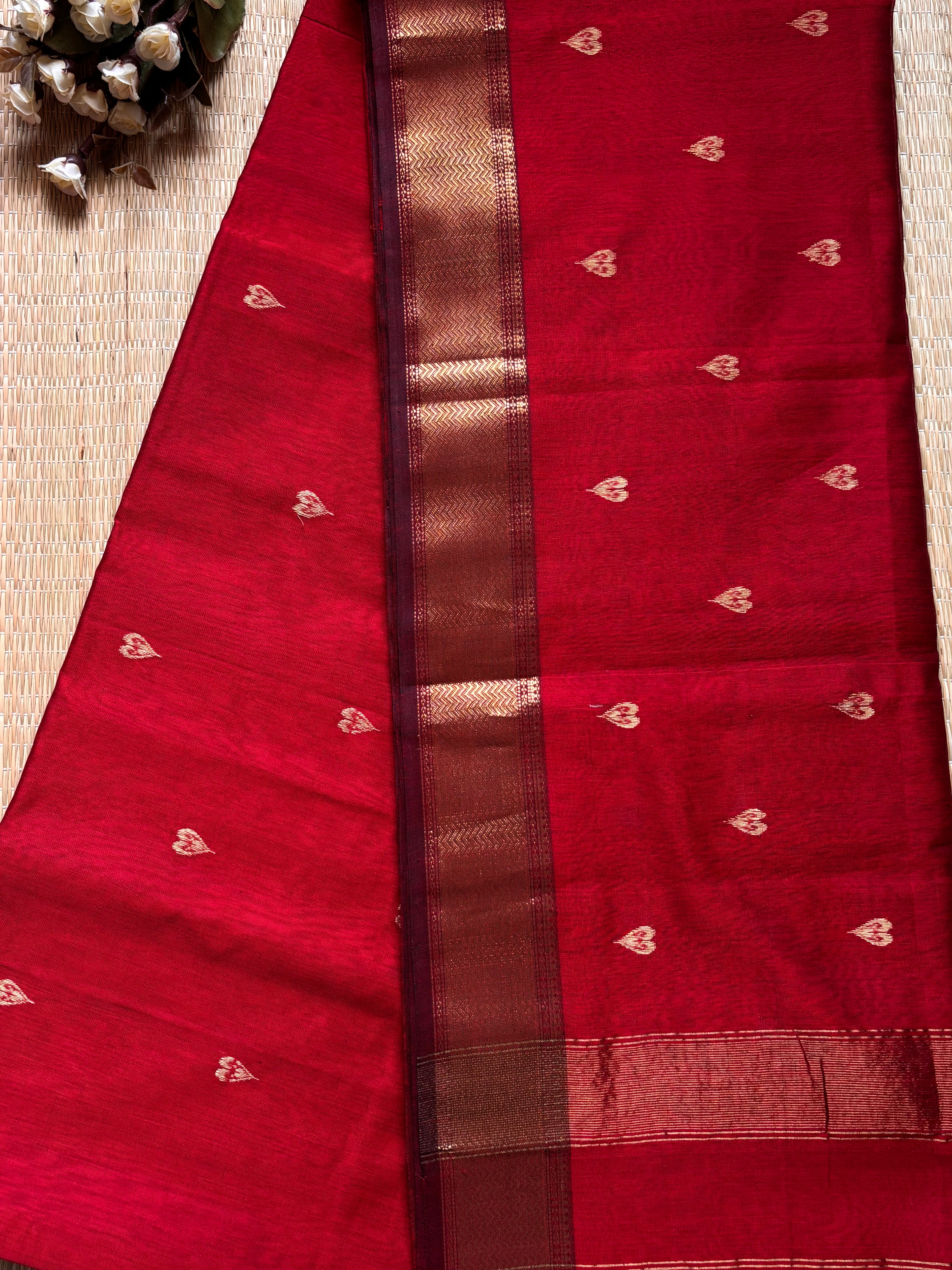 Heart Butti Red Maheshwari Handloom Silk Cotton Saree