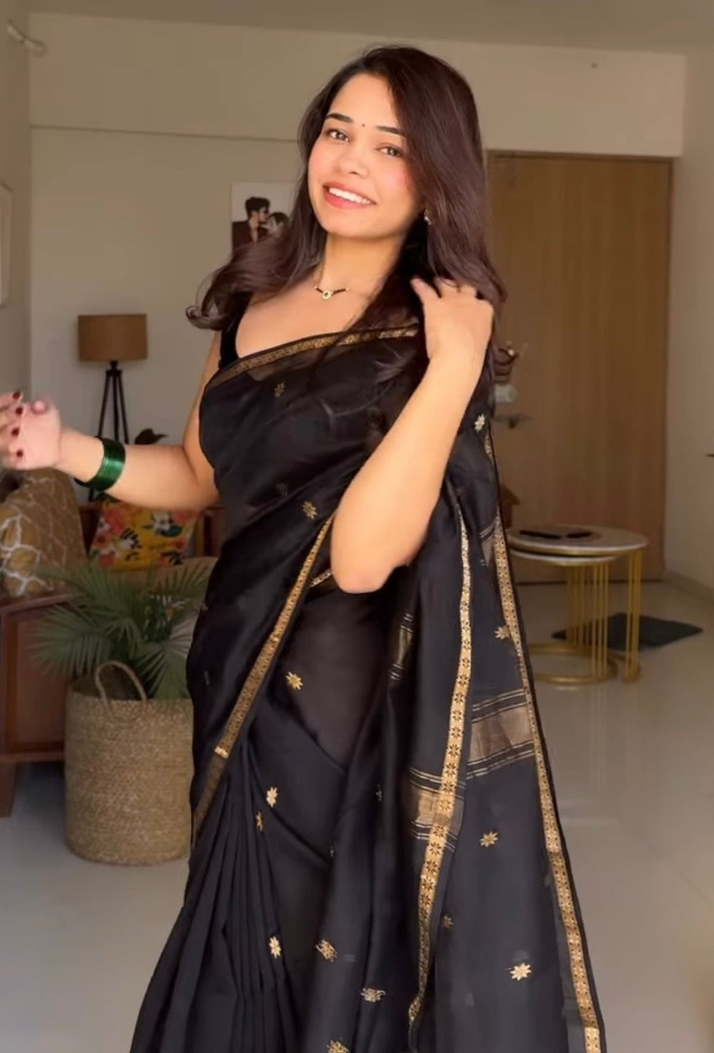 Sai Chameli Balck Maheshwari Handloom Silk & Cotton Saree
