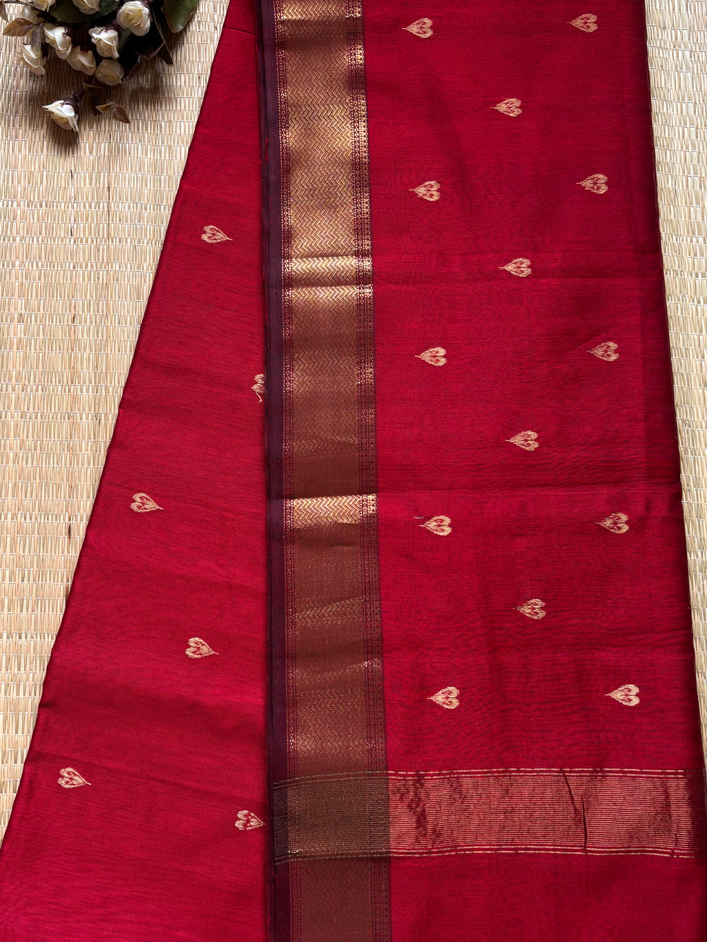 Heart Butti Red Maheshwari Handloom Silk Cotton Saree