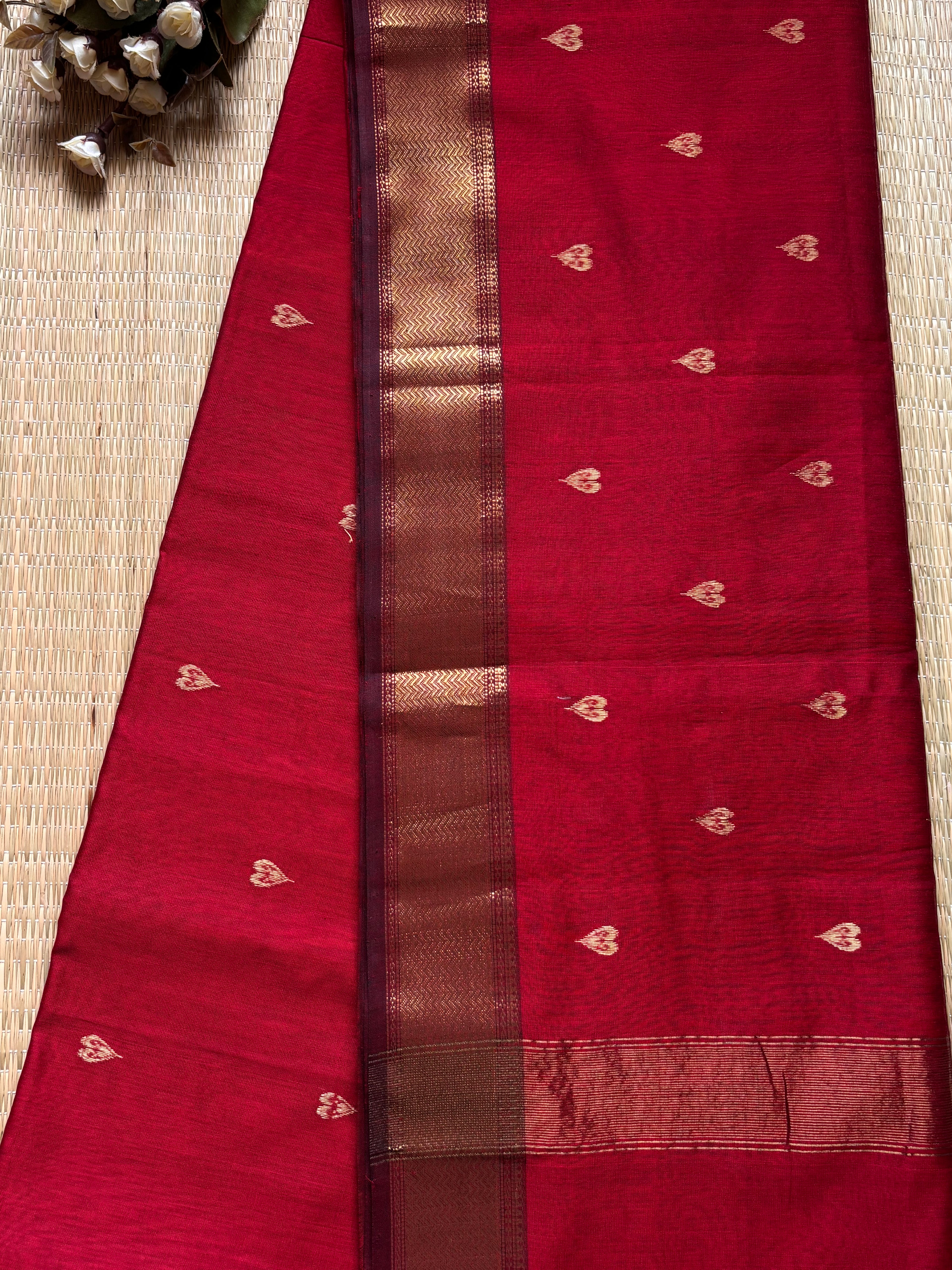 Heart Butti Red Maheshwari Handloom Silk Cotton Saree