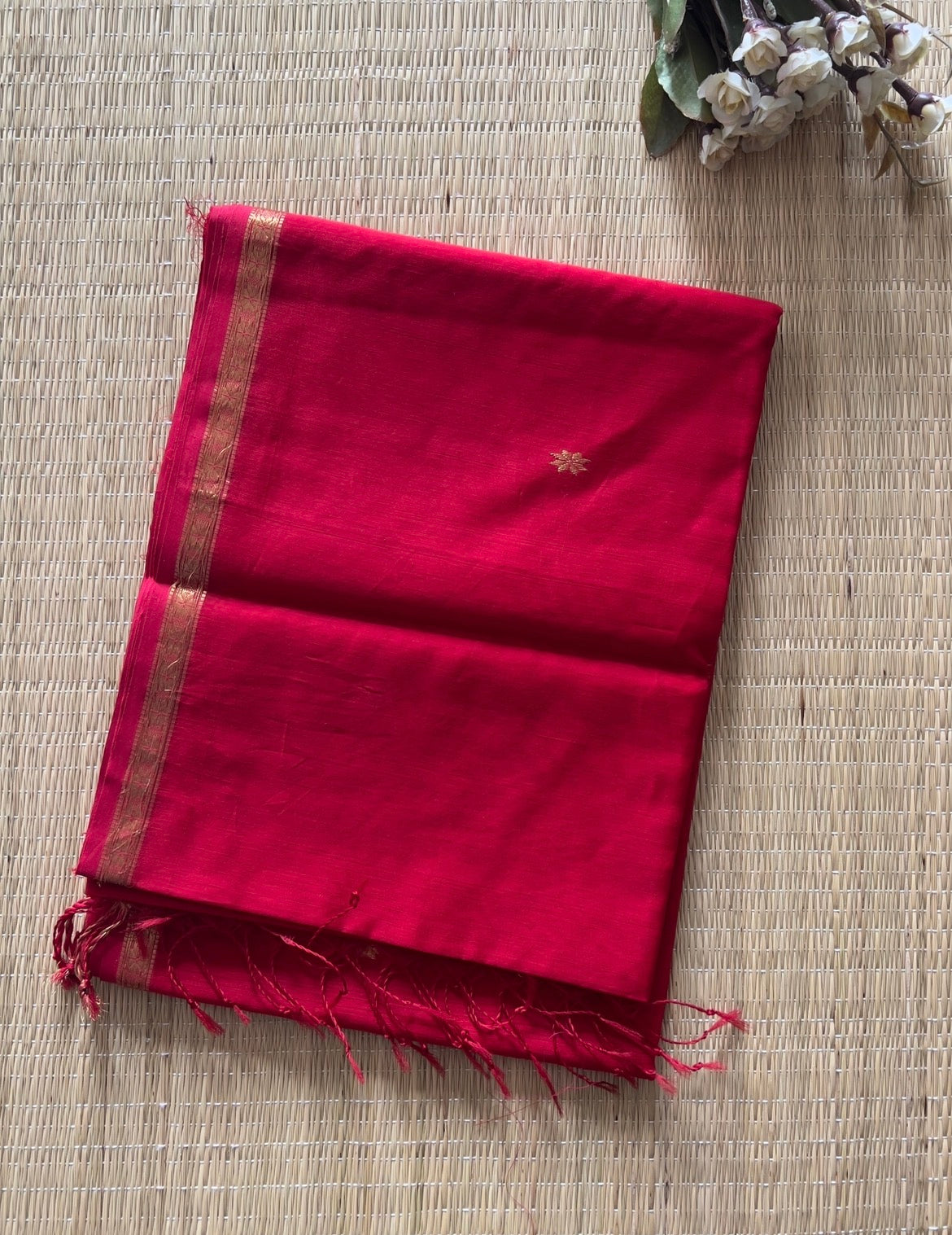 Self Red Chameli Maheshwari Handloom Silk Cotton Saree