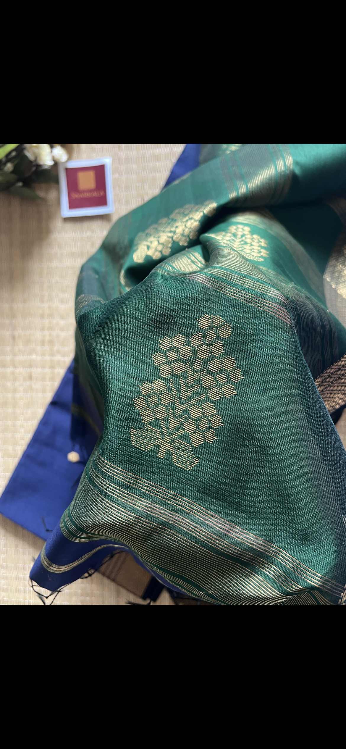 Floral Buta Dark Blue and Green Maheshwari Handloom Saree