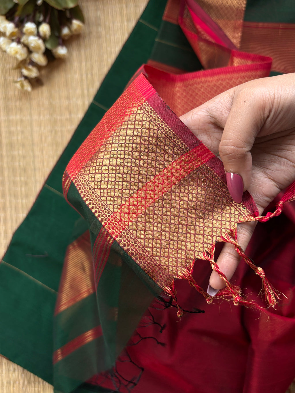 Patti Green Red Maheshwari Handloom Saree