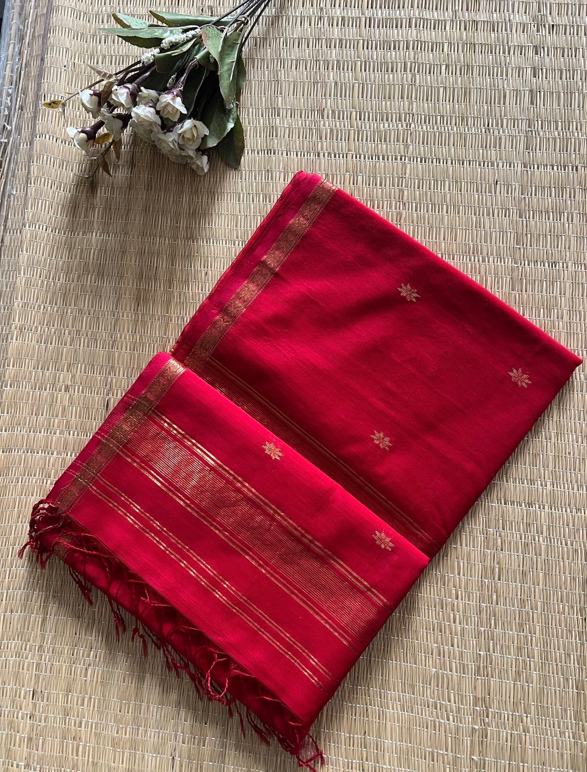 Self Red Chameli Maheshwari Handloom Silk Cotton Saree