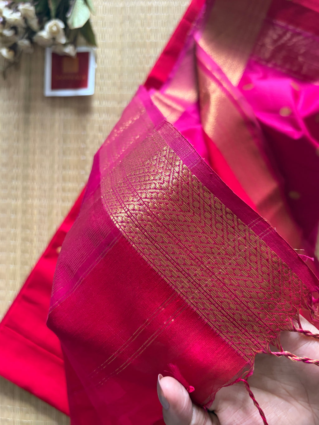 Ruhani Sikka Red Pink Maheshwari Handloom Saree
