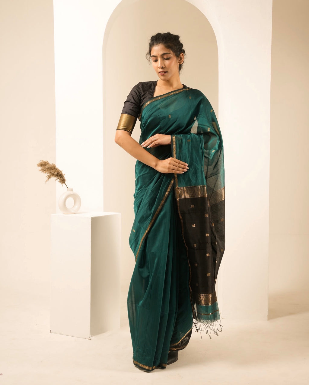 Chameli Rama Green Black Maheshwari Handloom Saree