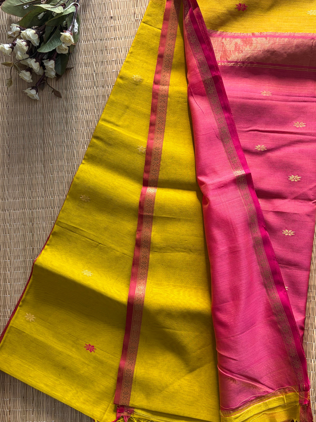 Chameli Lemon Green Pink Maheshwari Handloom Saree