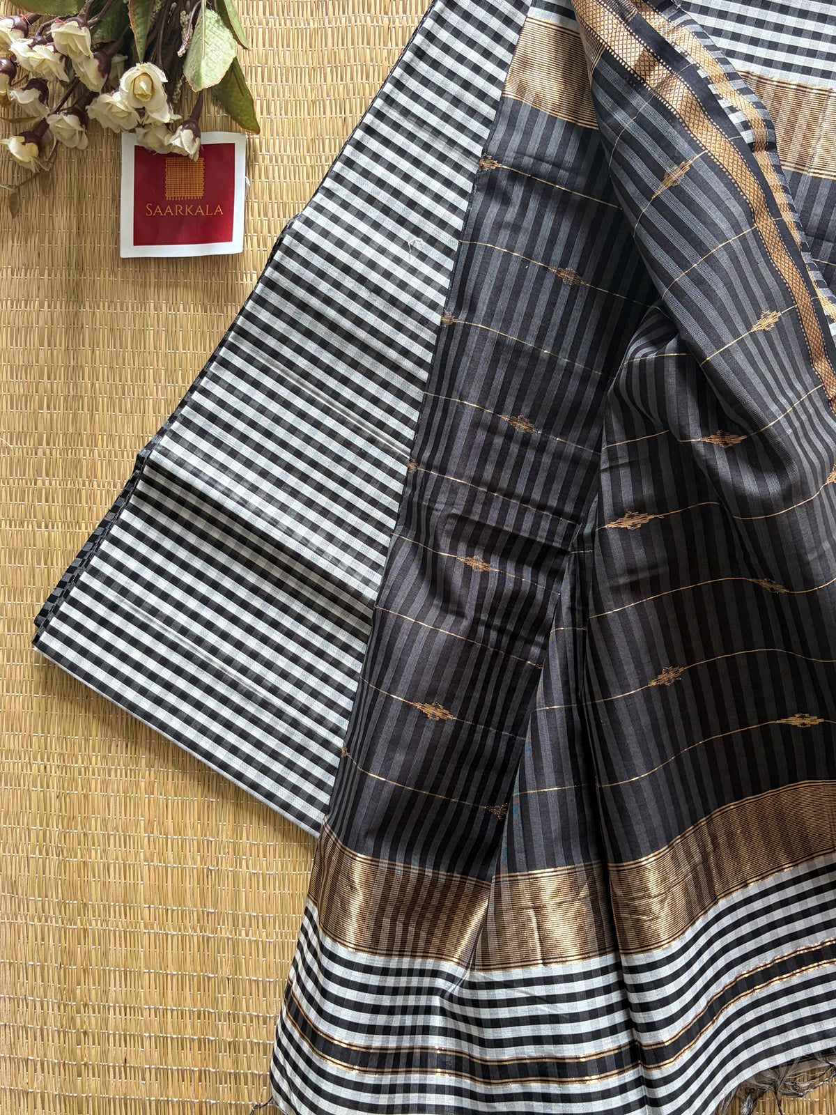 Gingham charcoal Black Maheshwari Handloom Saree