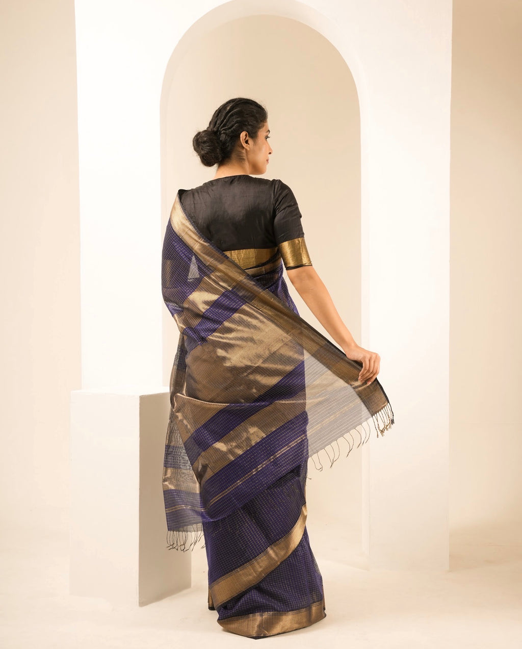Checks Violet Maheshwari Handloom Saree