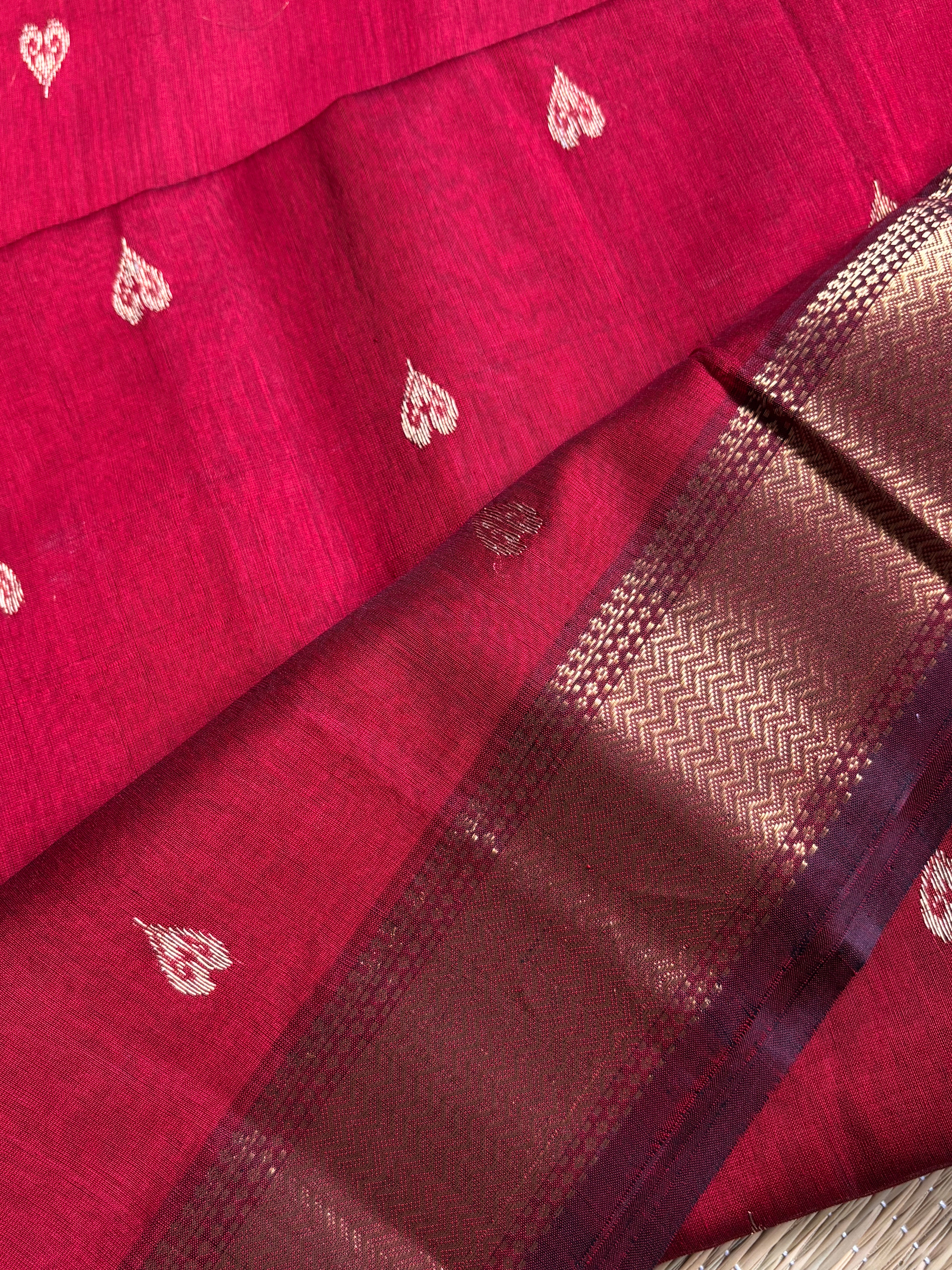 Heart Butti Red Maheshwari Handloom Silk Cotton Saree