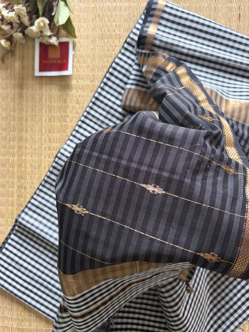 Gingham charcoal Black Maheshwari Handloom Saree