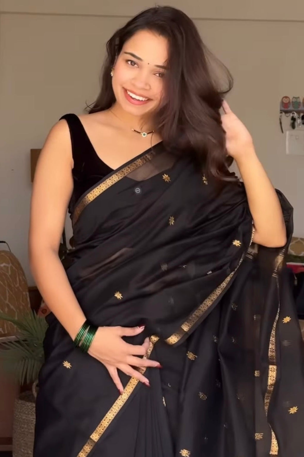 Sai Chameli Balck Maheshwari Handloom Silk & Cotton Saree