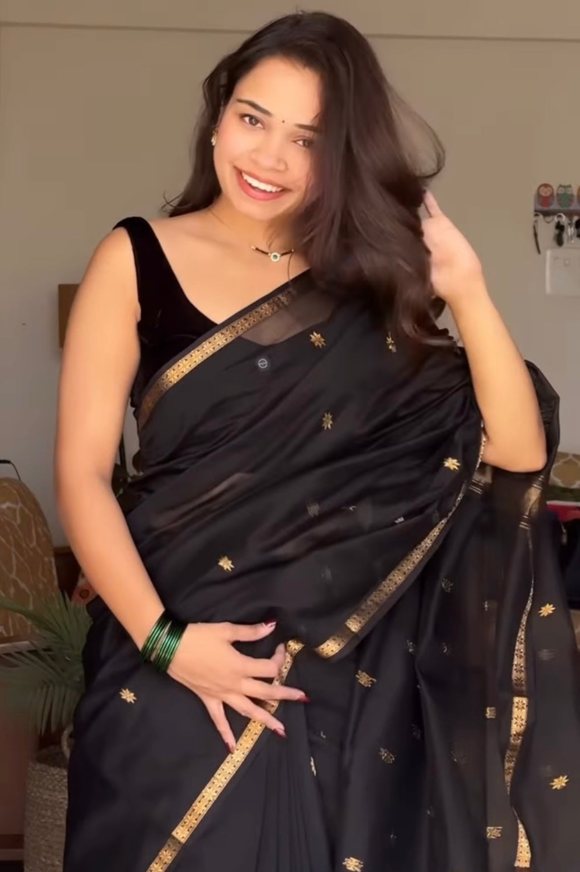 Sai Chameli Balck Maheshwari Handloom Silk & Cotton Saree