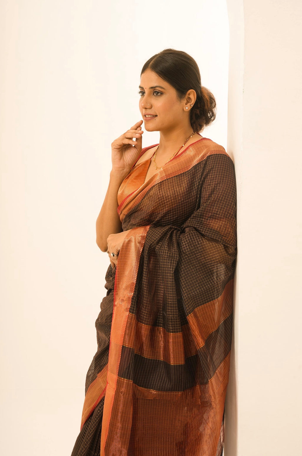 Checks Black Red Maheshwari Handloom Saree