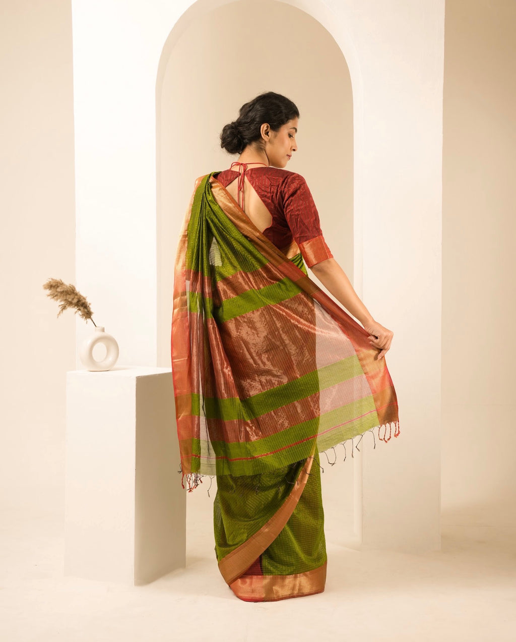 Checks Parrot Green Maheshwari Handloom Saree