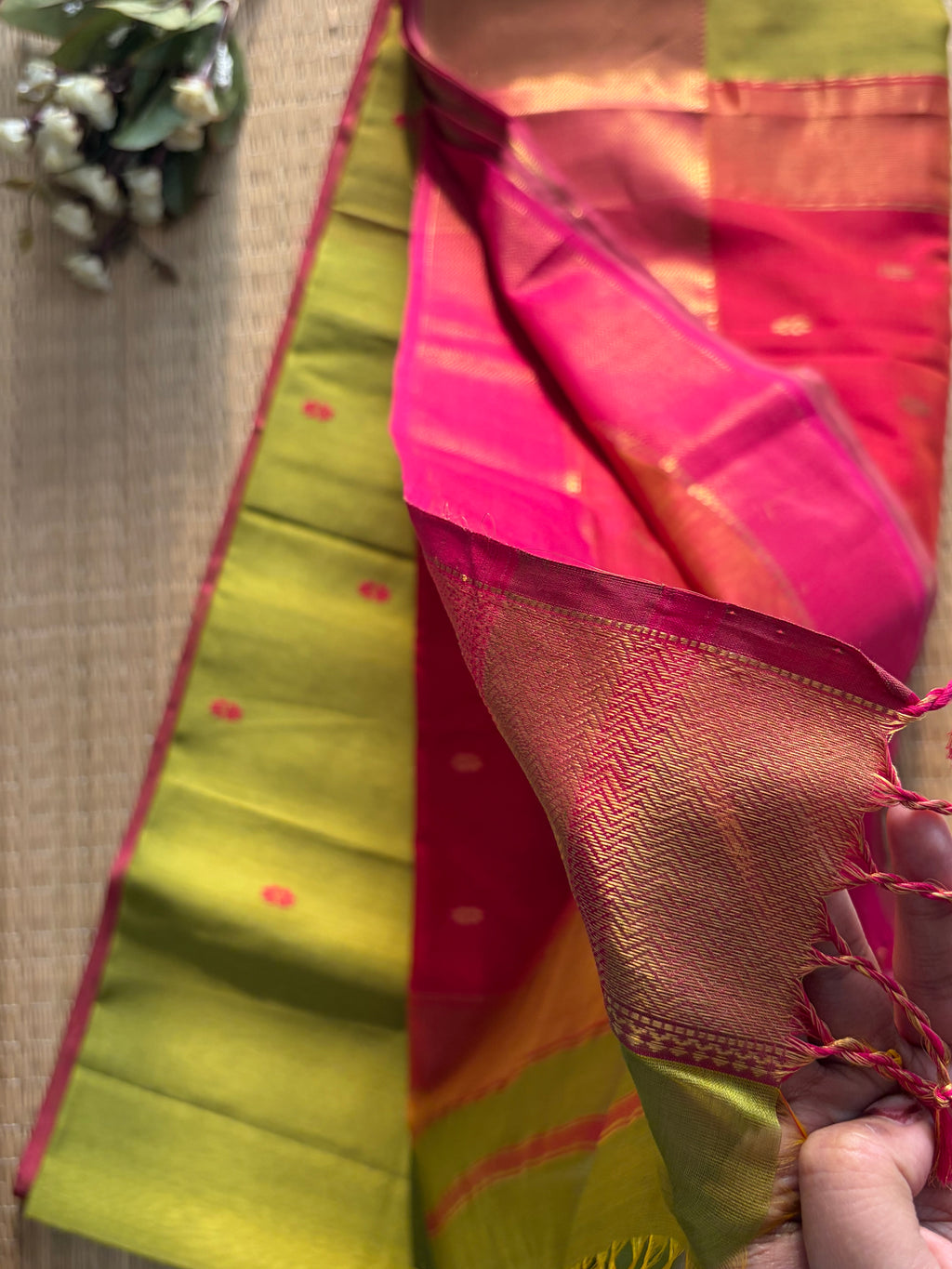 Pista Pink Buta Big Border Maheshwari Handloom Saree