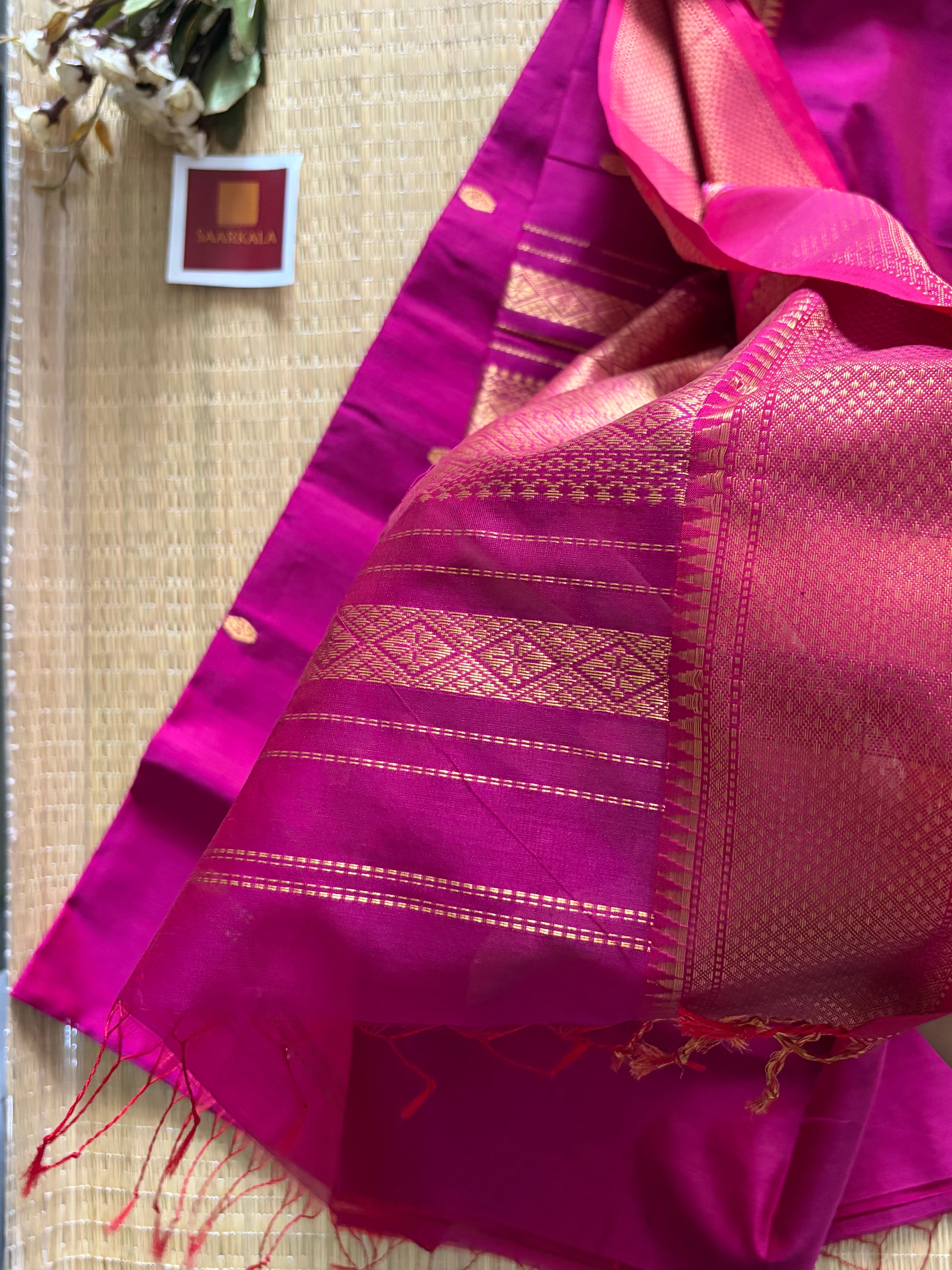Jala Pallu Magenta Maheshwari Handloom Saree