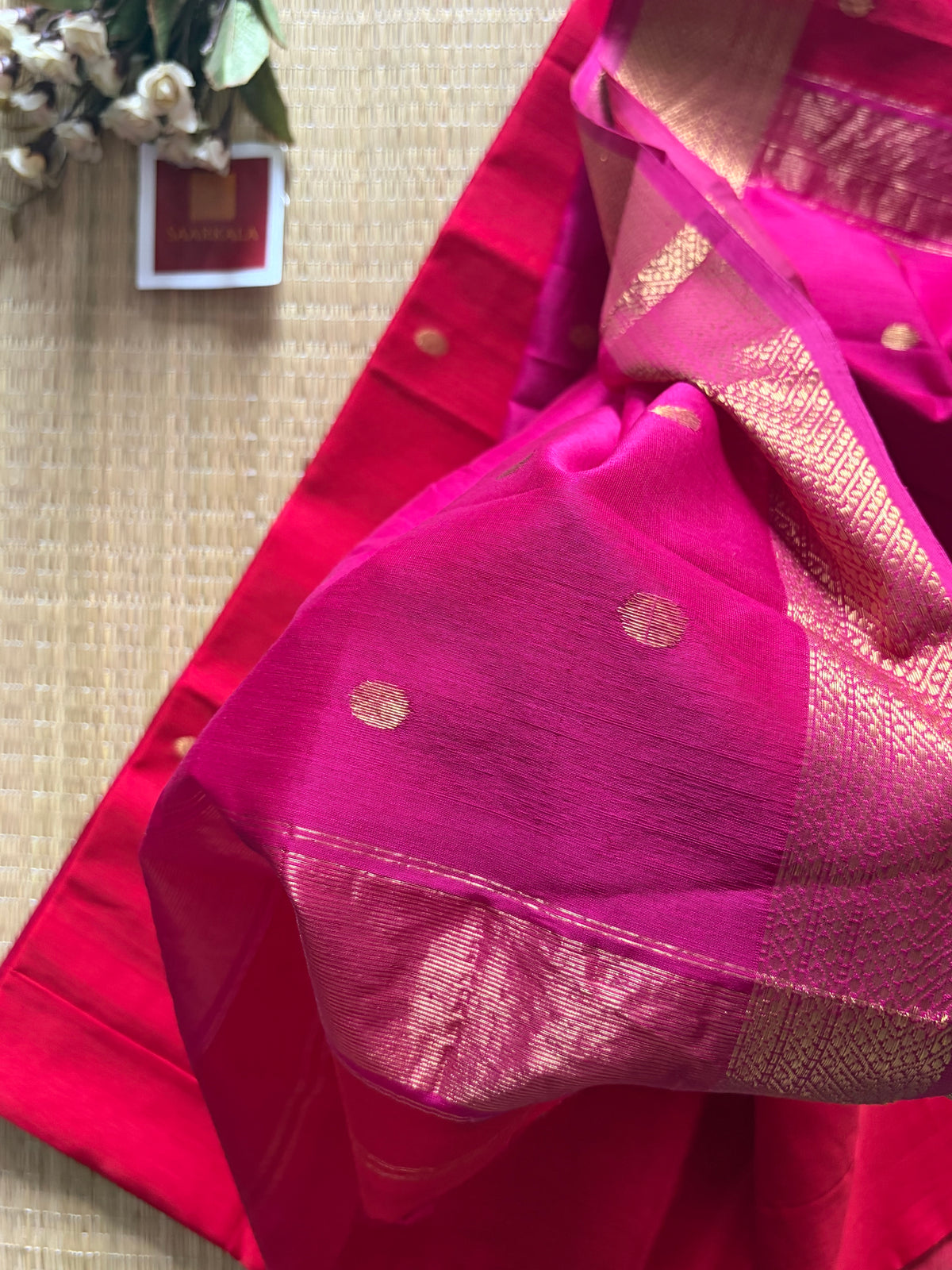 Ruhani Sikka Red Pink Maheshwari Handloom Saree