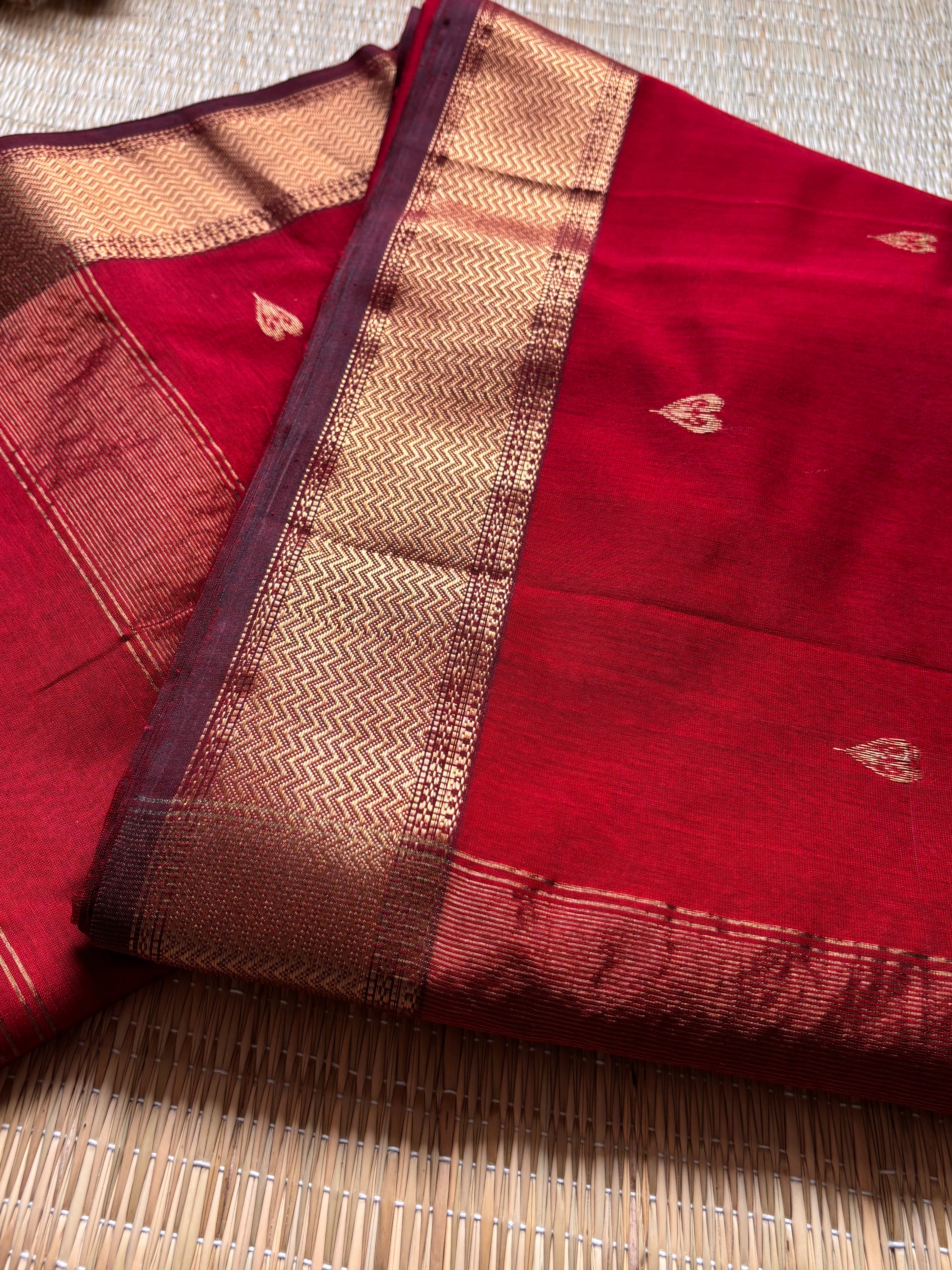 Heart Butti Red Maheshwari Handloom Silk Cotton Saree