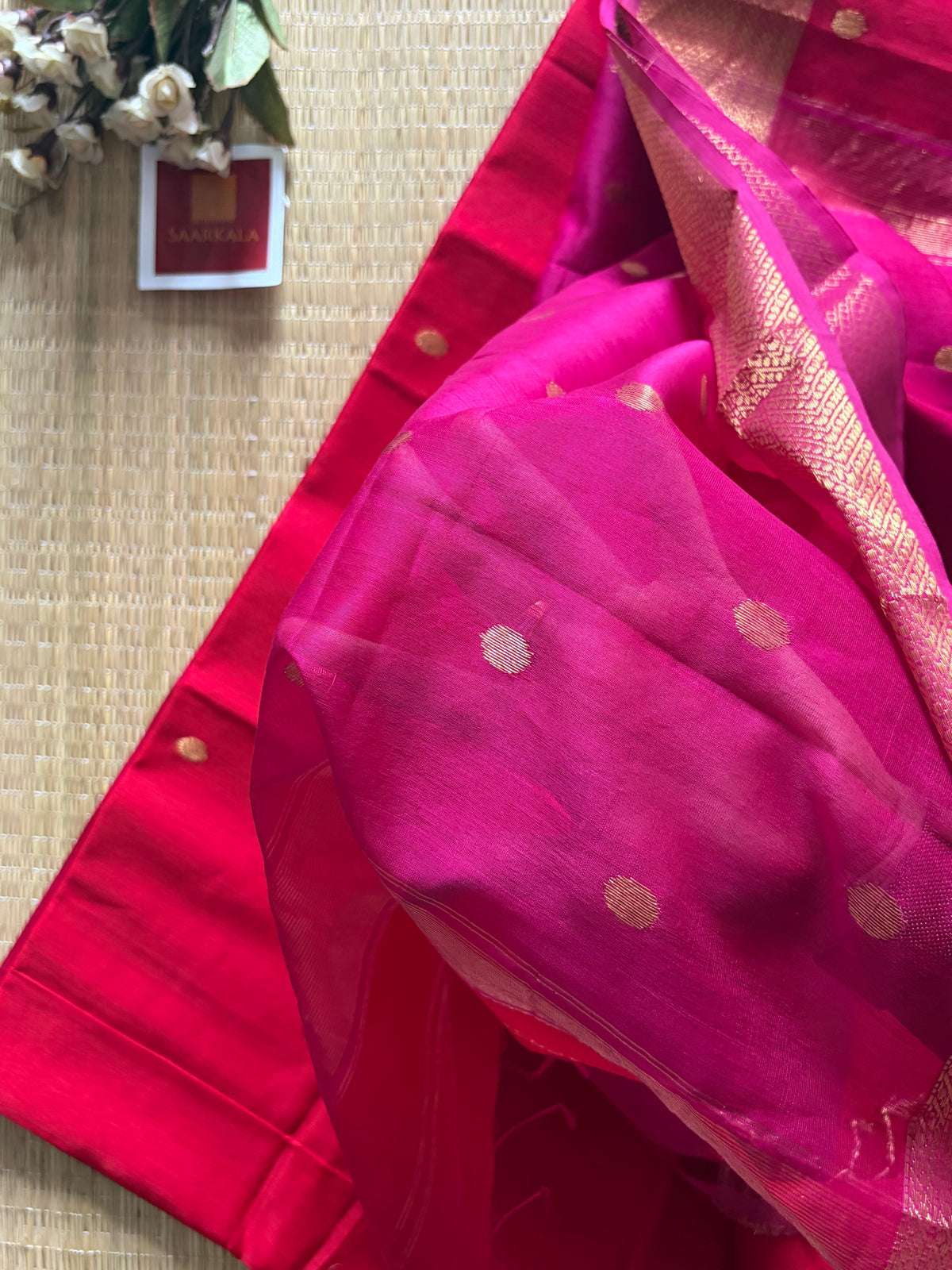 Ruhani Sikka Red Pink Maheshwari Handloom Saree