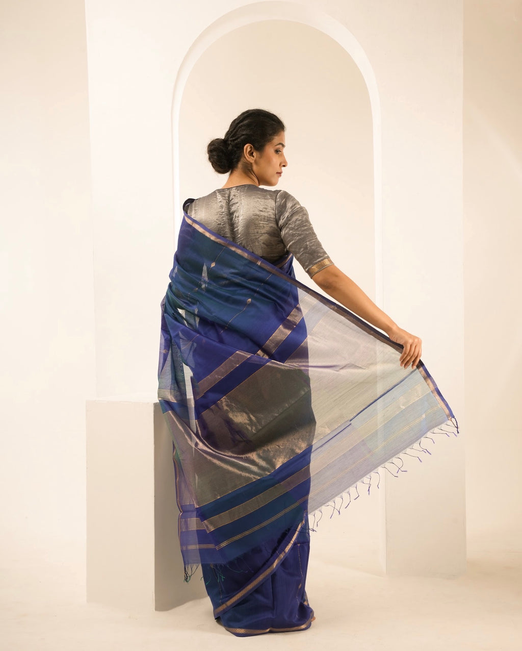 Dual Shaded Blue Maheshwari Handloom Saree
