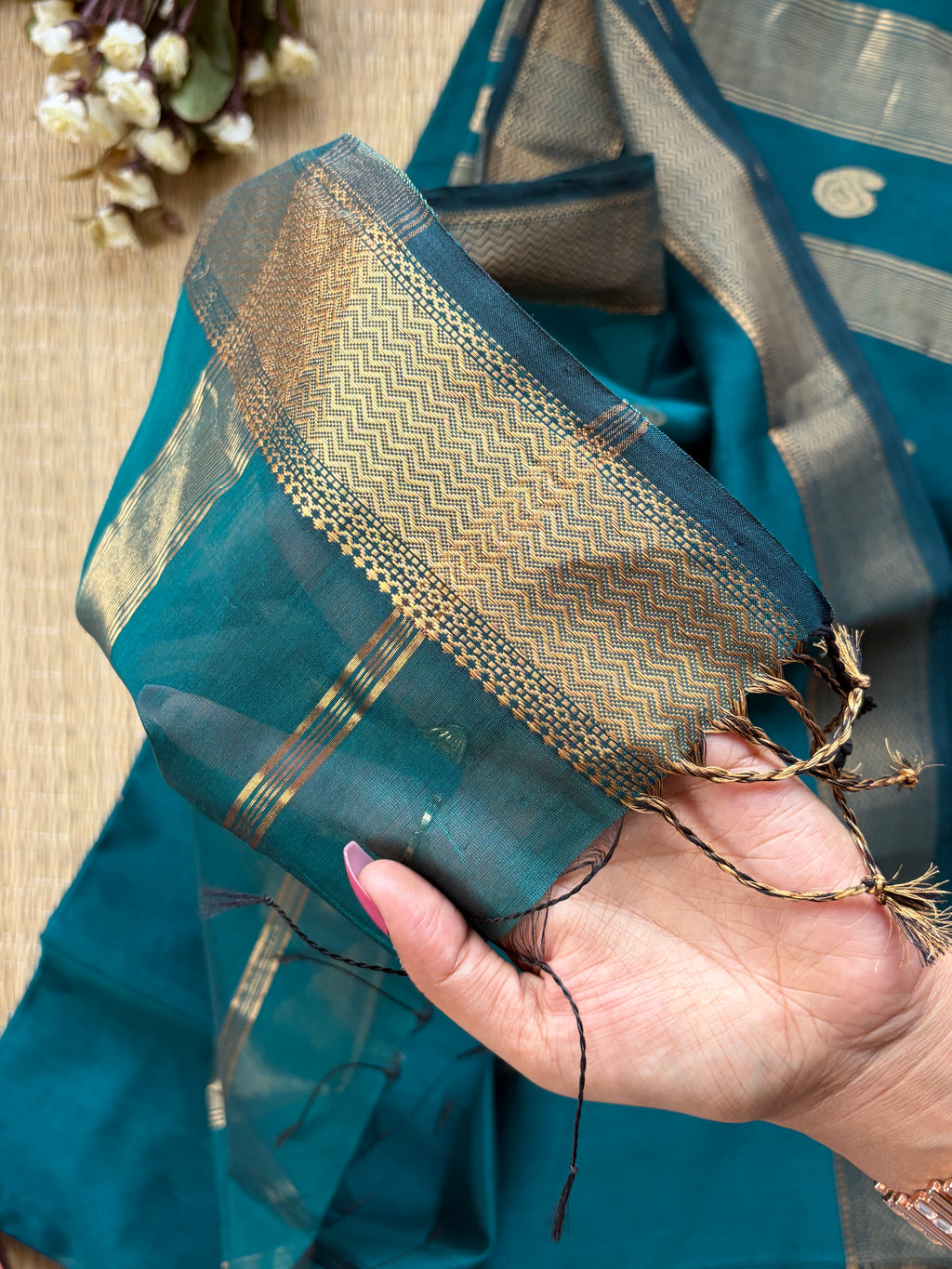 Kairi Buti Maheshwari Handloom Saree