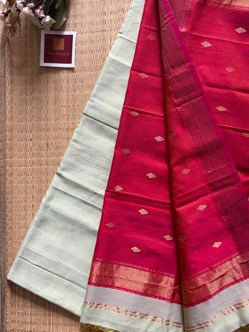 Diamond Pista Green and yellow mix tone Maheshwari Handloom Saree