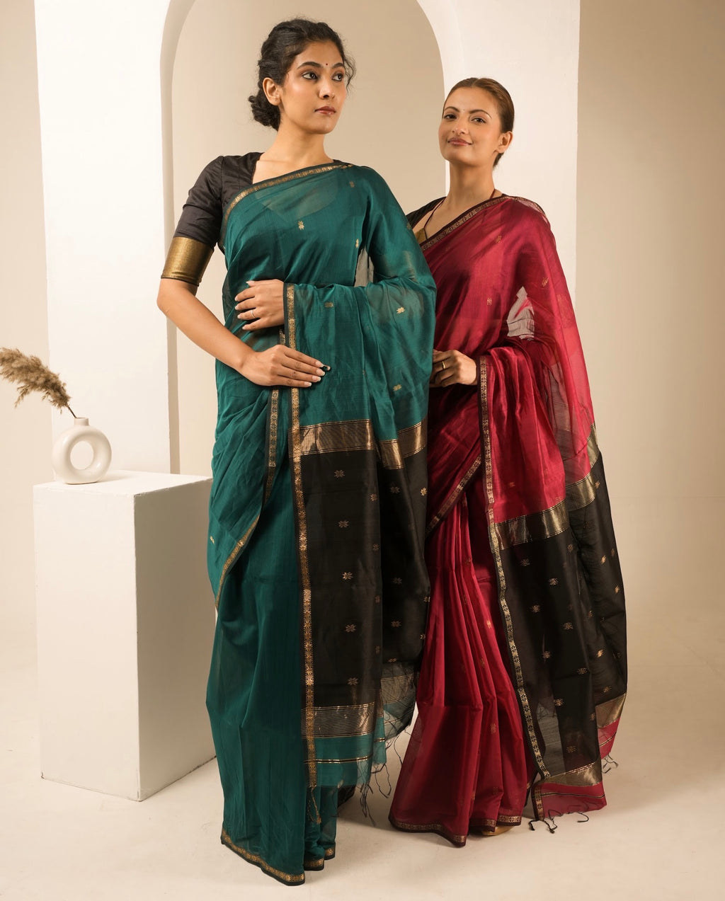Chameli Rama Green Black Maheshwari Handloom Saree