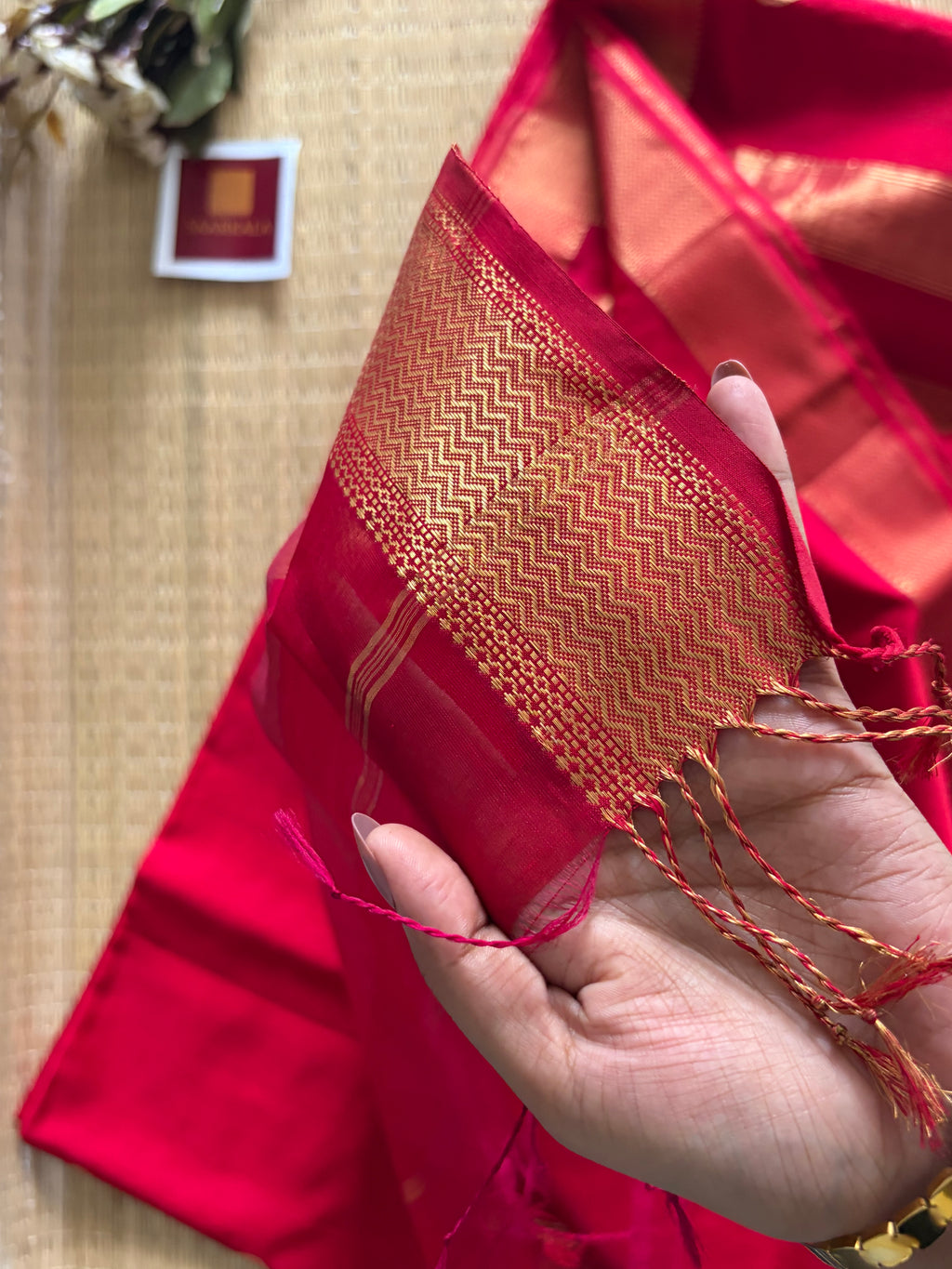 Kairi Buta Red Maheshwari Handloom Saree