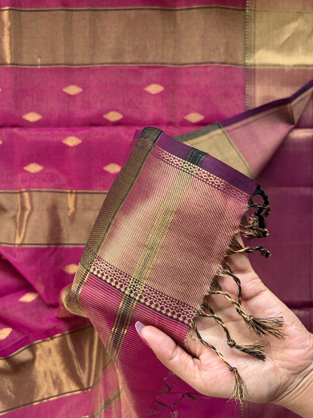Magenta Tissue Silk Maheshwari Handloom Saree