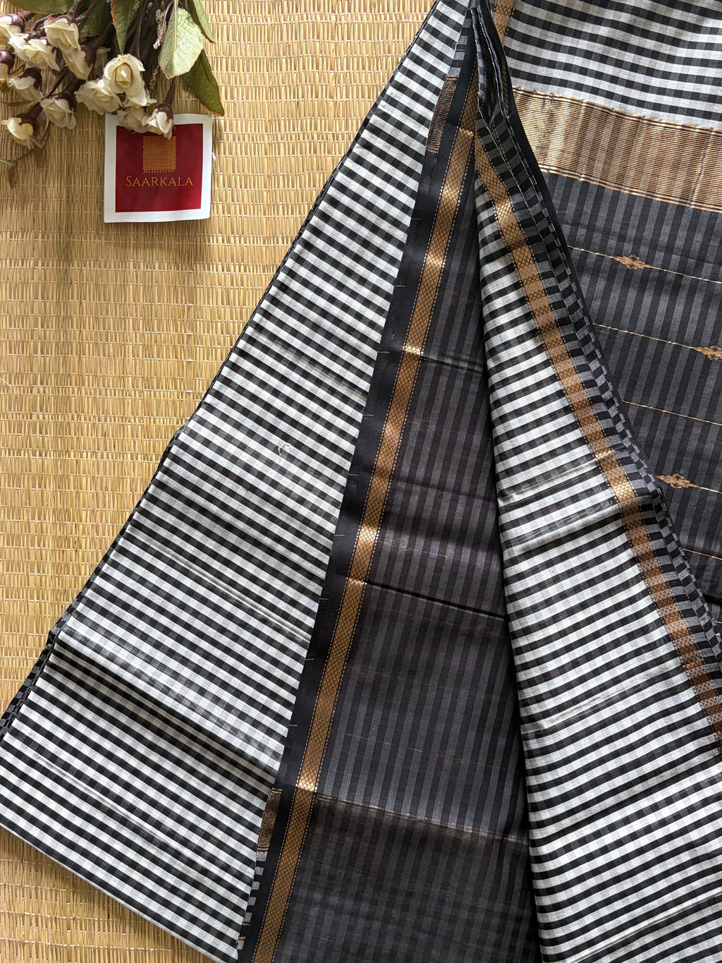 Gingham charcoal Black Maheshwari Handloom Saree