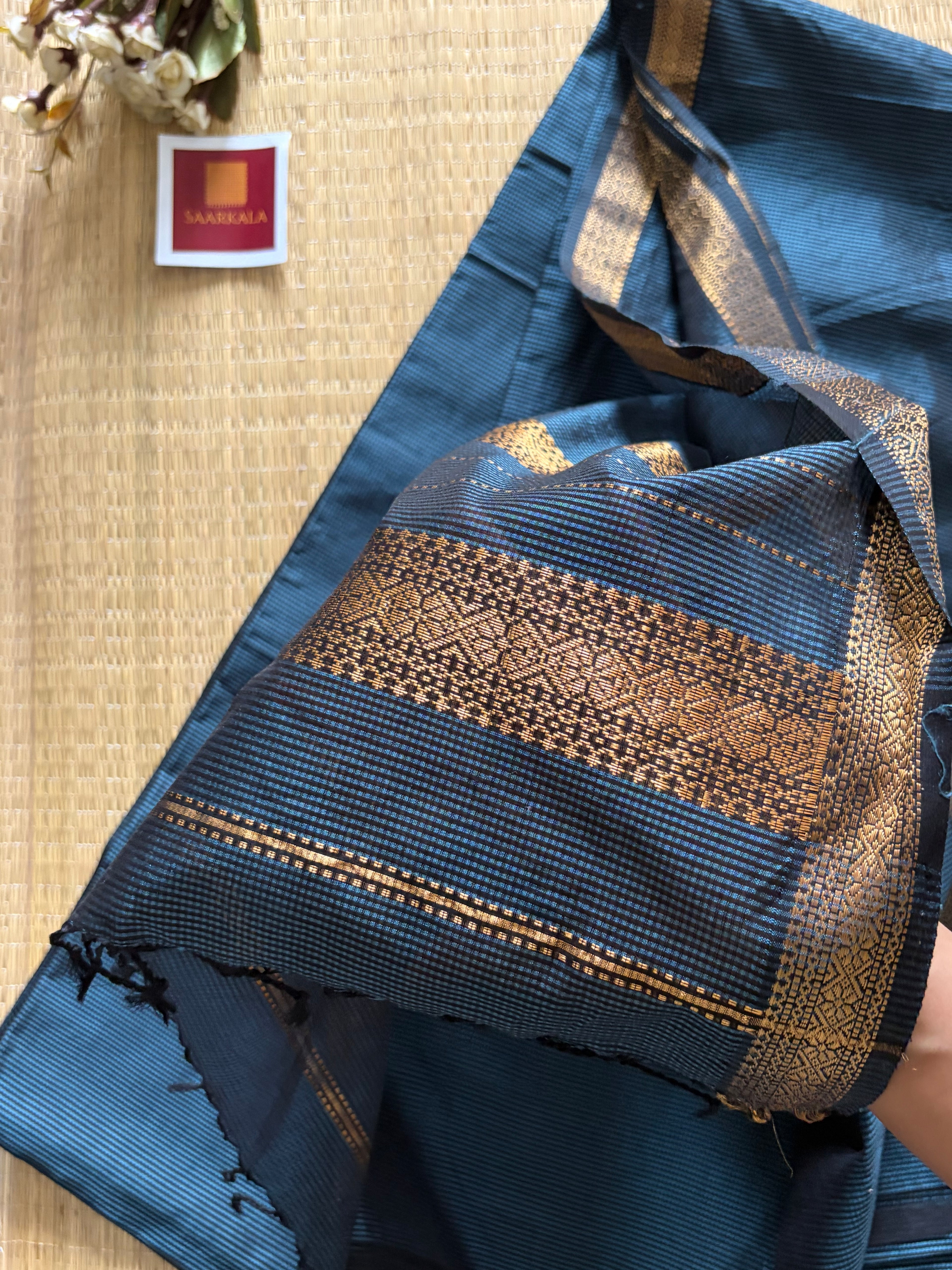 Garbh Reshmi Grey Maheshwari Handloom Saree
