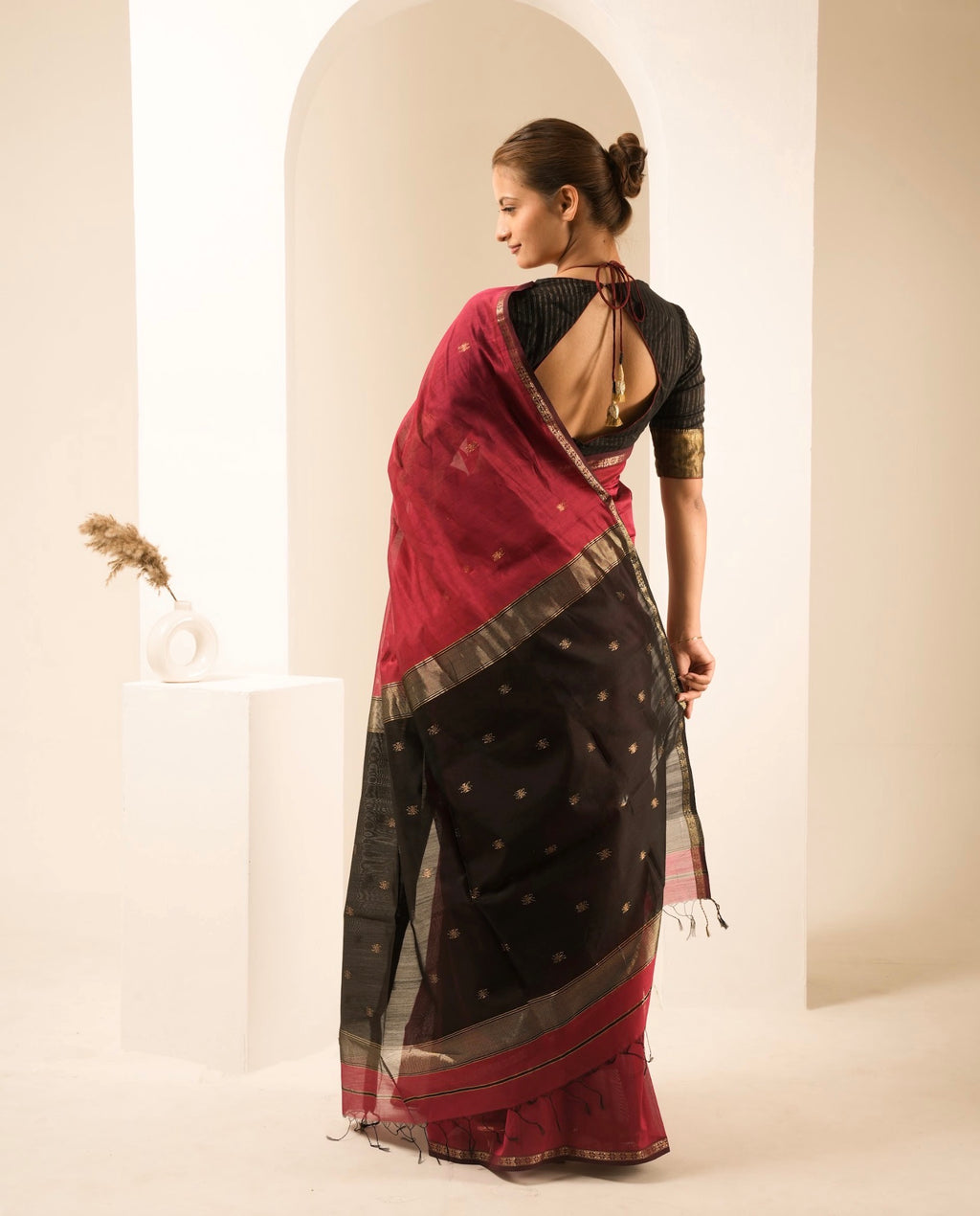 Chameli Red Black Maheshwari Handloom Saree