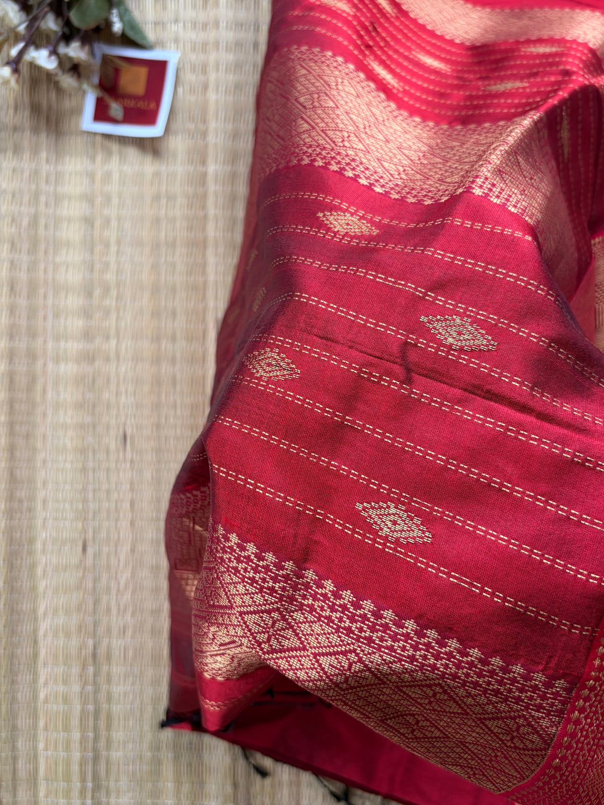 Red Pure Silk Pink Maheshwari Handloom Saree