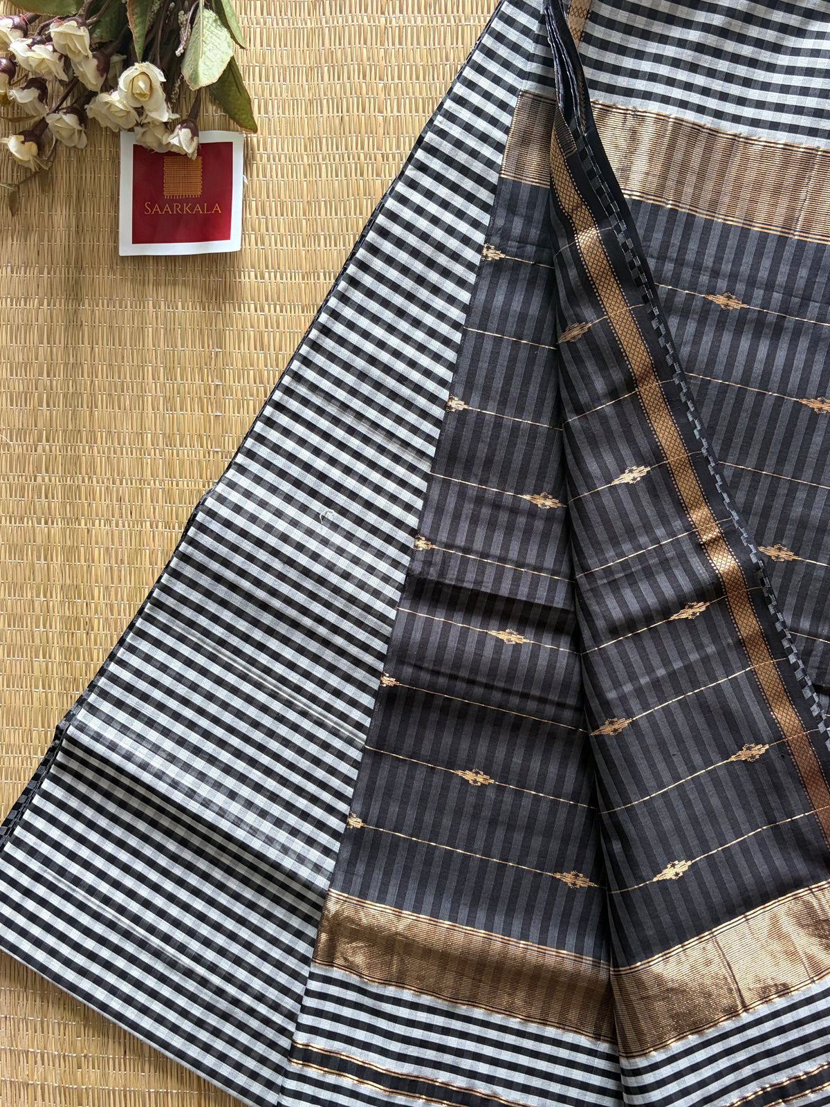 Gingham charcoal Black Maheshwari Handloom Saree