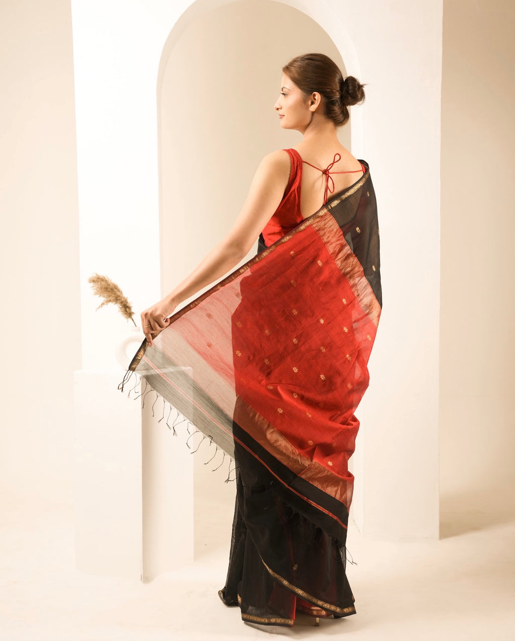 Chameli Black Red Maheshwari Handloom Saree