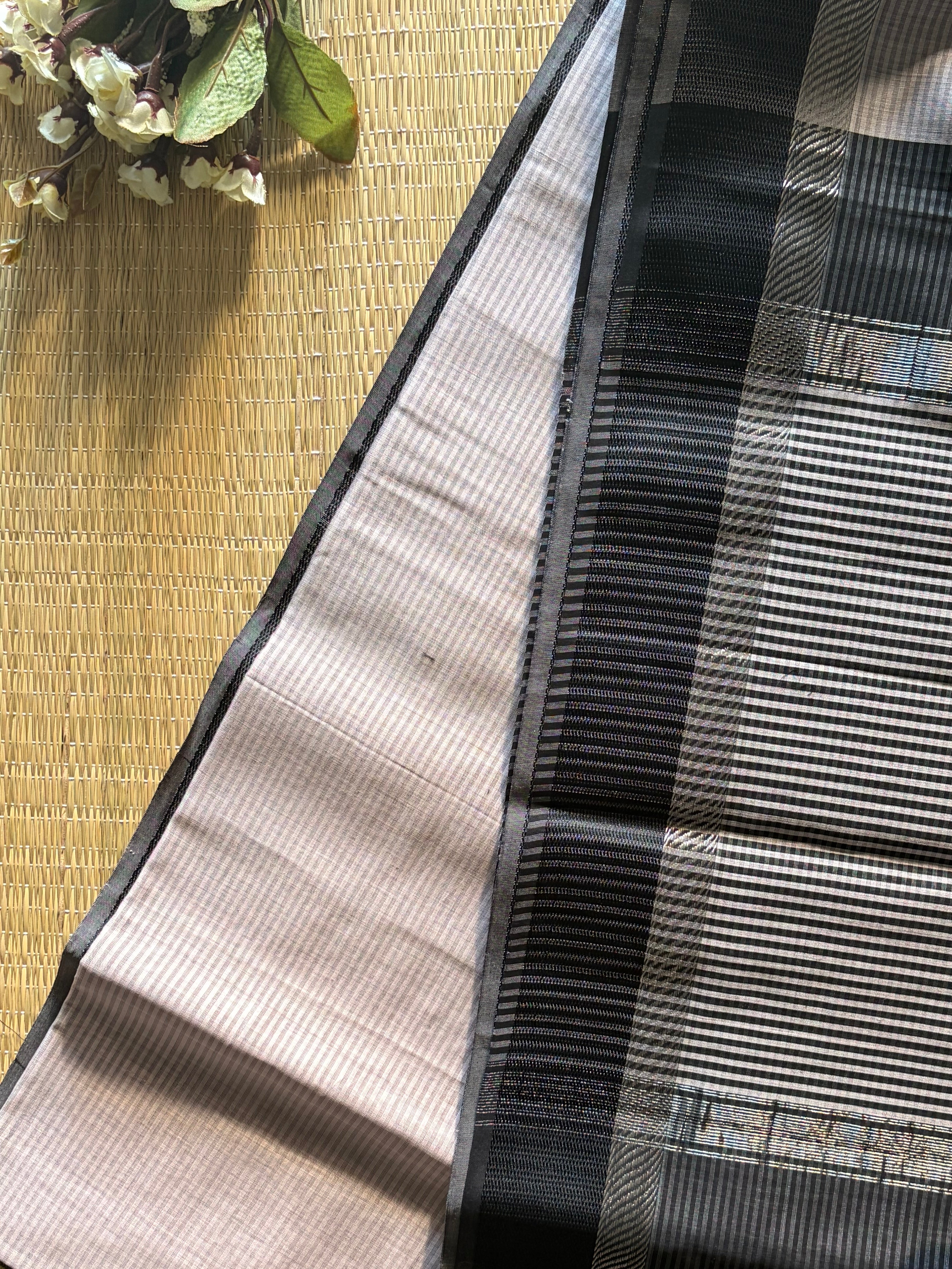 Leher soft white black Maheshwari silk and cotton Saree